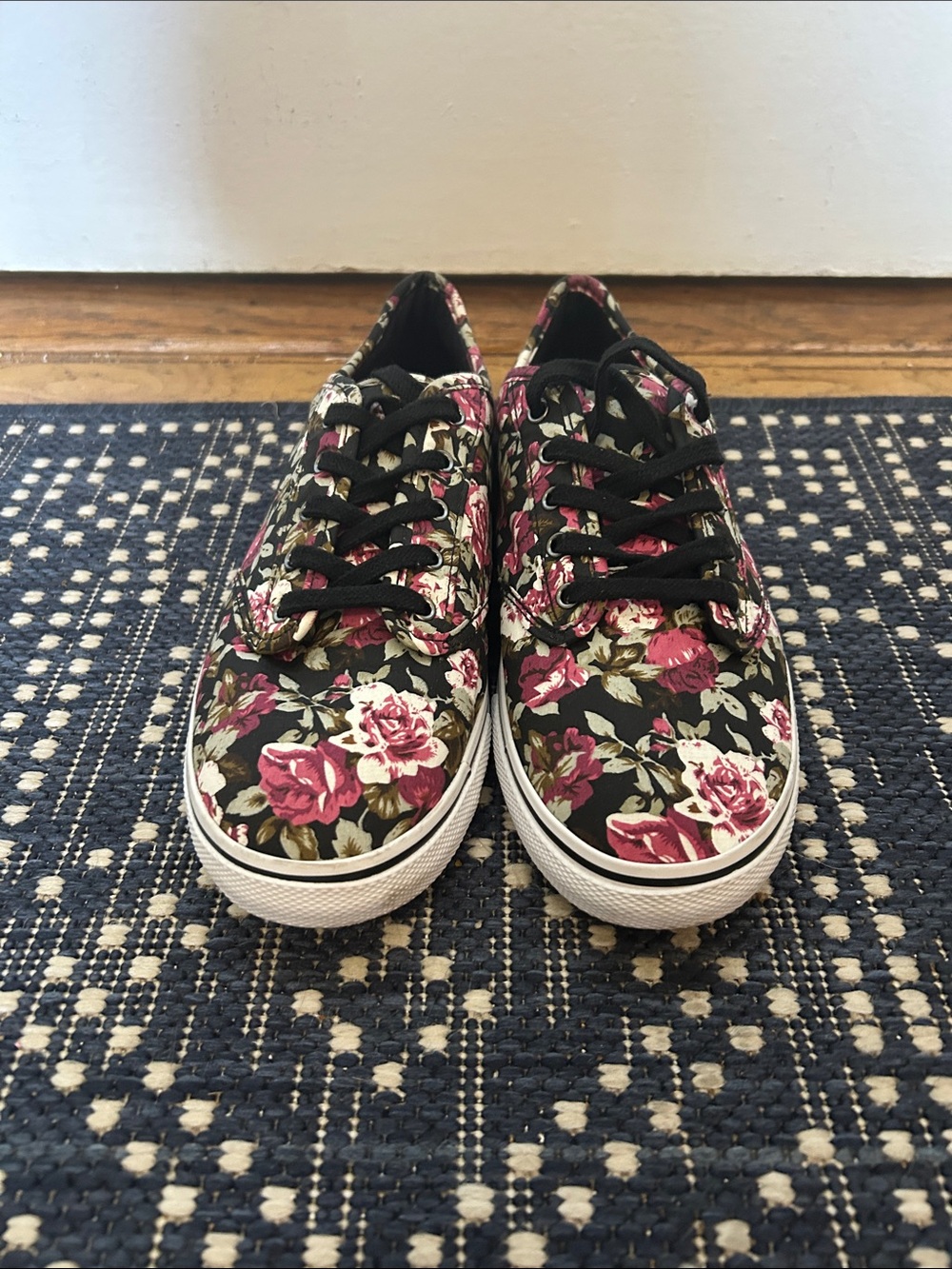 Joe Boxer Black Floral Lace-Up Sneakers 🌹